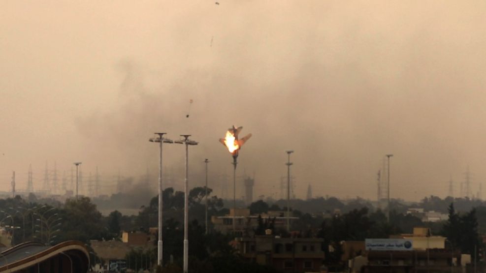 Un avión libio fue derribado por fuerzas opositoras a Kadafi. 