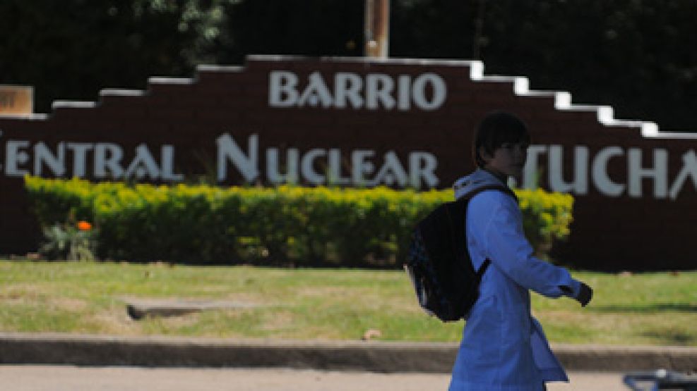 El diario PERFIL indaga los deficiencias de la principal central nuclear en la Argentina.