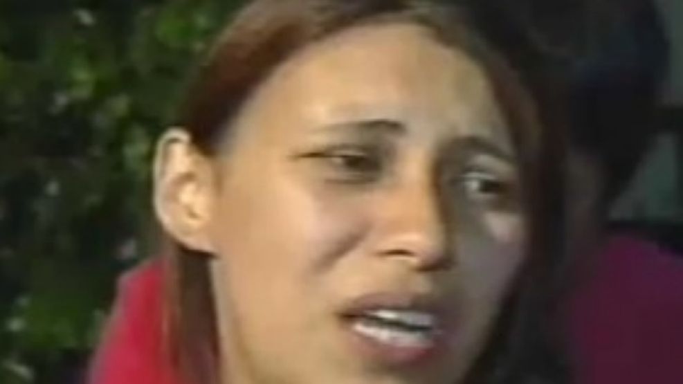 Entre lágrimas, la esposa del hincha fallecido descargó su bronca contra la Policía.