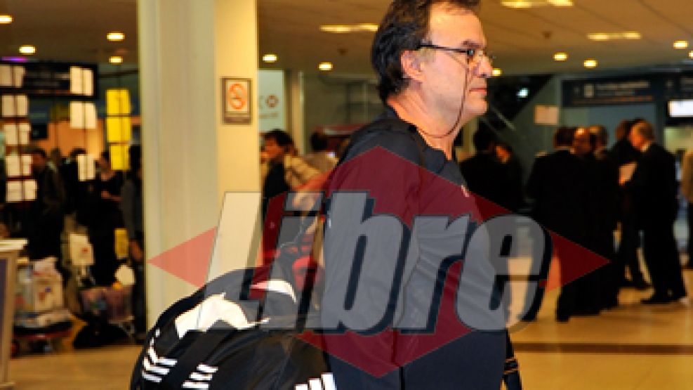 Marcelo Bielsa aceptó un pequeño mano a mano con Libre.