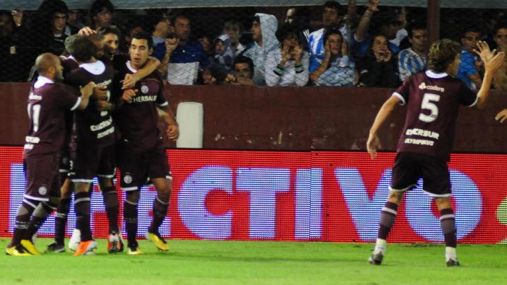 Lanús lo dio vuelta a un Racing que quedó a tres de Estudiantes.