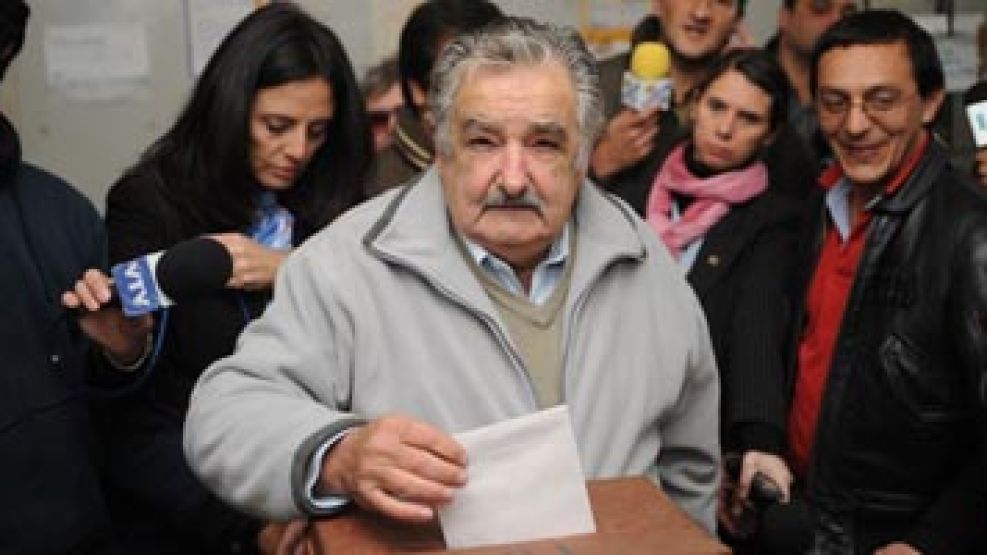 Papelón en Uruguay: Mujica no pudo votar