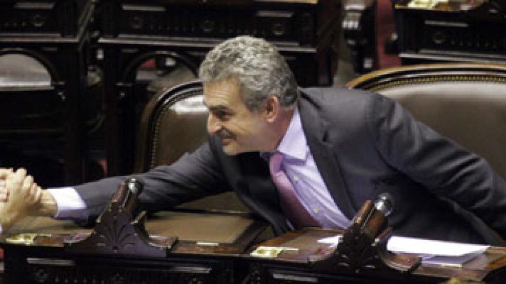 El jefe de la bancada K, Agustín Rossi, con una jugada polémica en la Cámara Baja. 