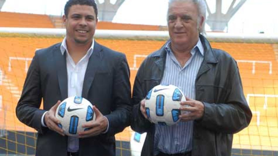 Ronaldo y Alfio Basile