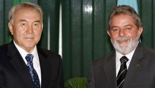 Nursultán Nazarbáyev y el ex presidente brasileño Luiz Inácio Lula da Silva.