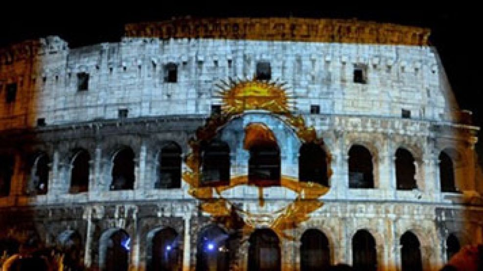 "Berlusconi lo hizo". Privatizan el Coliseo romano. La polémica operación recordó los argumentos de la era menemista.