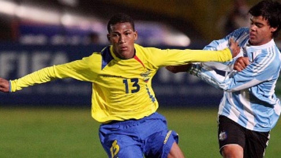 El ecuatoriano Carlos Grueso deja atrás a Leandro Villalba.