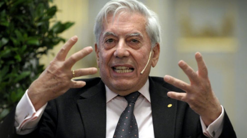 Vargas Llosa votó ayer por el ex presidente Alejandro Toledo.