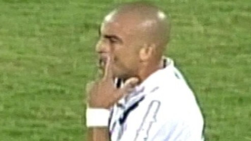 El gesto de Silva es un símbolo después del 3-0: Vélez está de vuelta.
