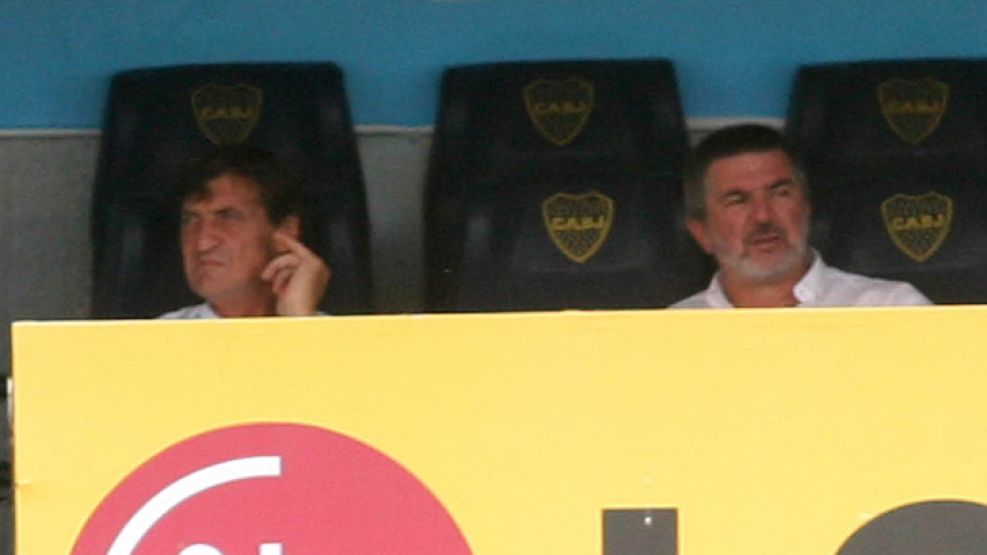 El vice Beraldi respaldó a Falcioni y criticó a los jugadores.