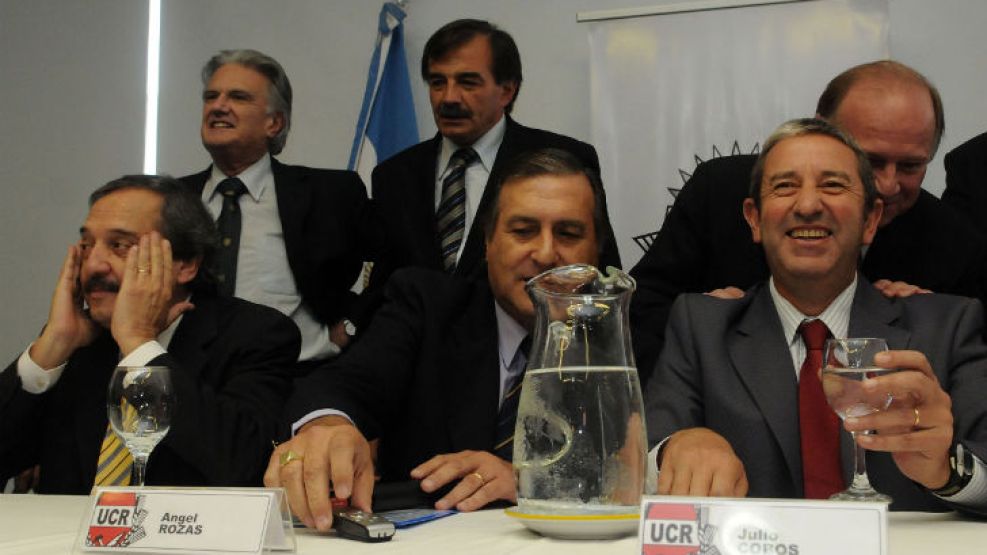 Alfonsín y Cobos dieron una conferencia de prensa con Angel Rozas, titular de UCR.