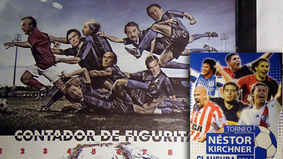 El álbum "Torneo Clausura Néstor Kirchner" y la polémica imagen en la página 1. A la derecha, la tapa del álbum de figuritas que se vende en la Provincia.