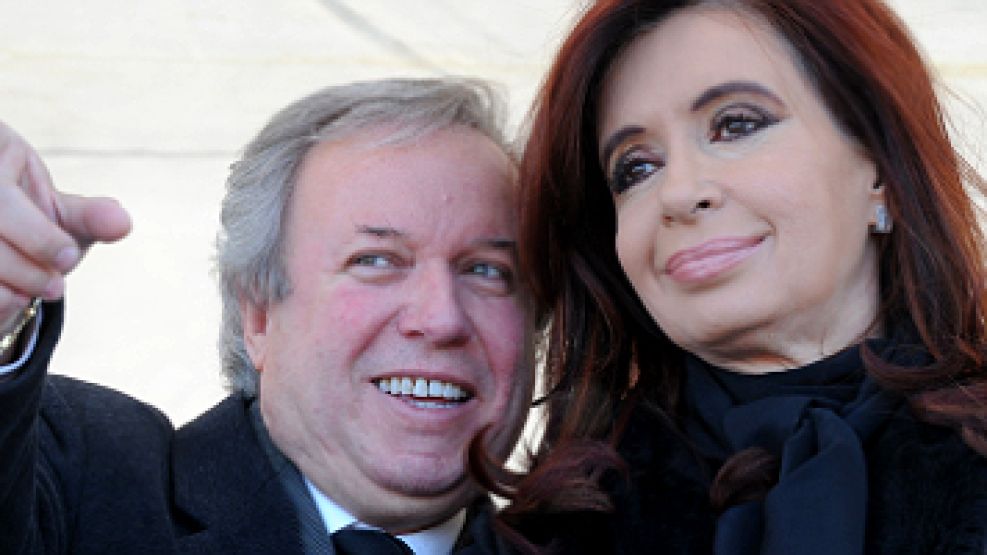 El gobernador santacruceño Daniel Peralta, en un acto junto a la presidenta Cristina Fernández de Kirchner.