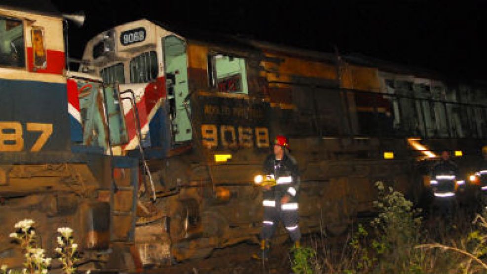 Los trenes de Ferrobaires luego del trágico accidente de San Miguel. Luego las fallas y cancelaciones siguieron.