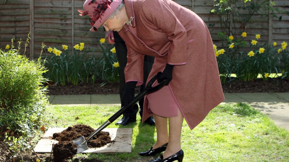 Aunque su salud siempre ha sido excelente, la Reina Isabel II es una mujer que prevee todo.
