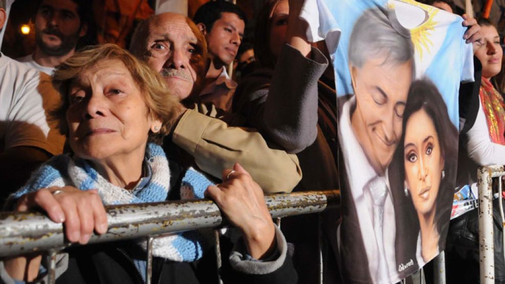 CFK recordó a su esposo a seis meses de su muerte. Pasará el fin de semana con su familia, en Río Gallegos.