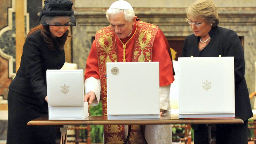 Benedicto XVI encabezó la audiencia en 2009 entre las presidentas de Argentina y Chile, con motivo del 25 aniversario de la paz entre los países.