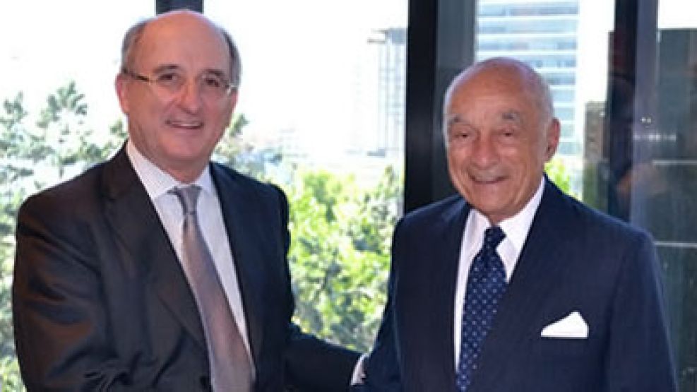 SOCIOS. Antonio Brufau, presidente de Repsol, y Enrique Eskenazy (Grupo Petersen)