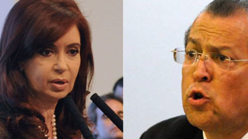 La presidenta Cristina Kirchner y el presidente de la SIP, Gonzalo Marroquín. El titular de la entidad continental le envió una nota a la jefa de Estado, en la que expresó su preocupación por la liber