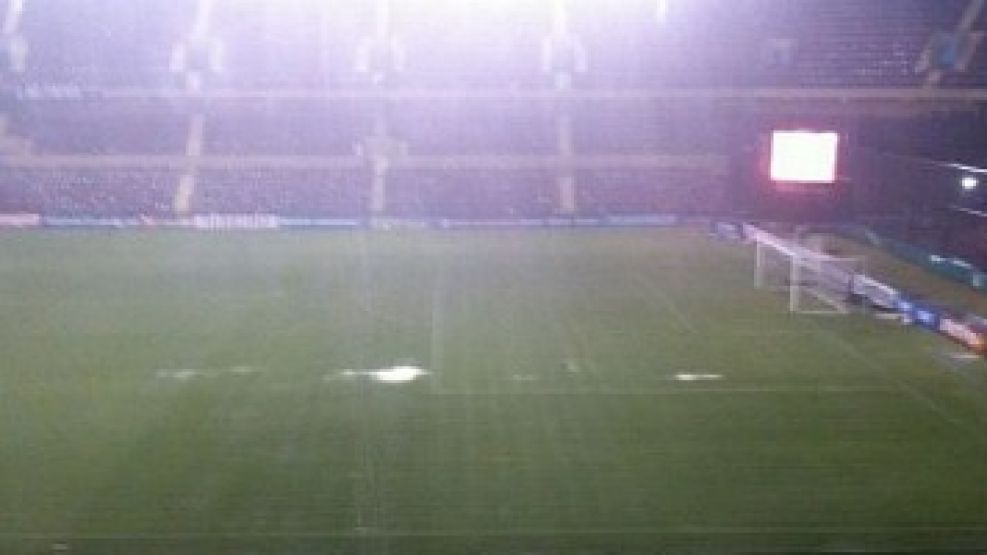 Una imagen del estadio de Colón minutos antes de la suspensión.