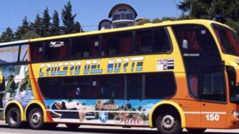 El ómnibus llevaba 32 turistas argentinos.