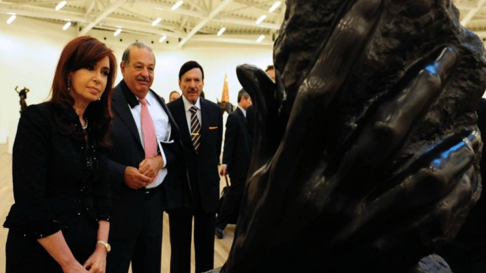 CRISTINA. Junto a Carlos Slim, en el museo de la Soumaya.