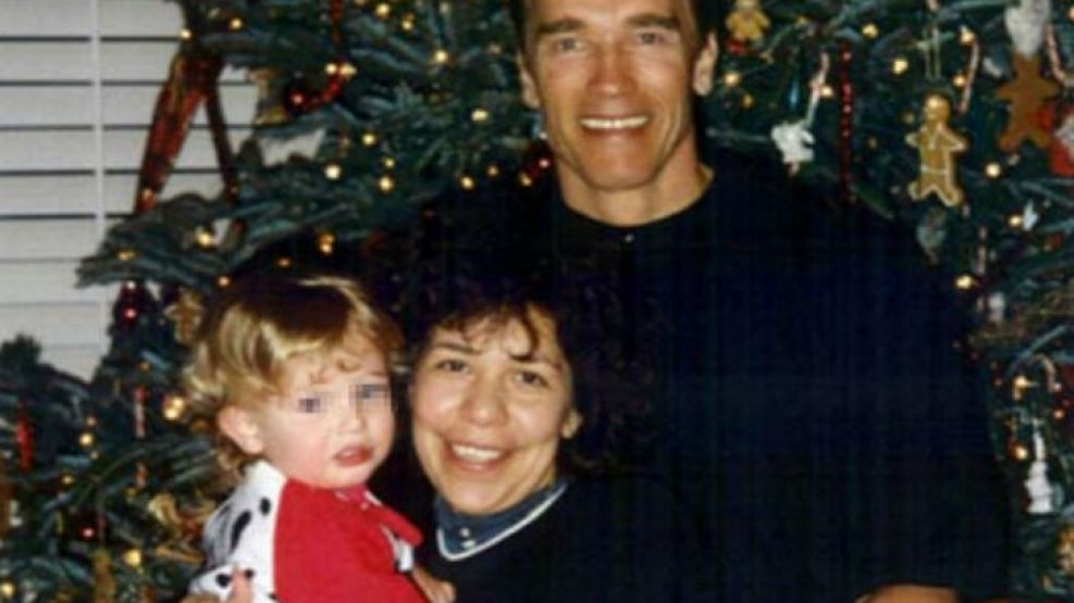Schwarzenegger, Baena y el hijo de ambos. El ex gobernador de California enfrenta un mediático escándalo por su paternidad oculta.