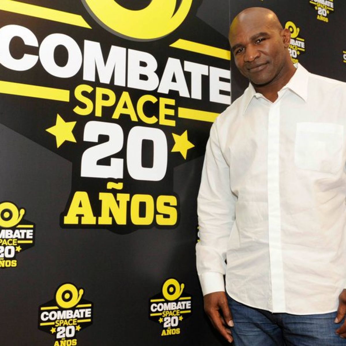 Exitoina Evander Holyfield En Combate Space