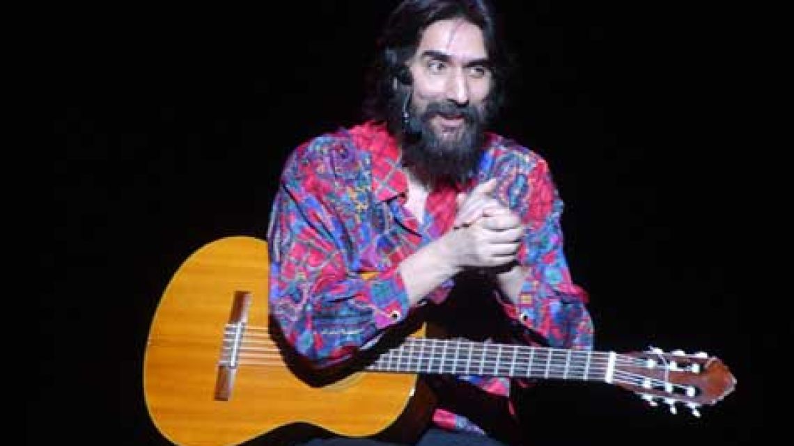 Hugo Varela presenta "Con el Humor al Aire" Exitoina