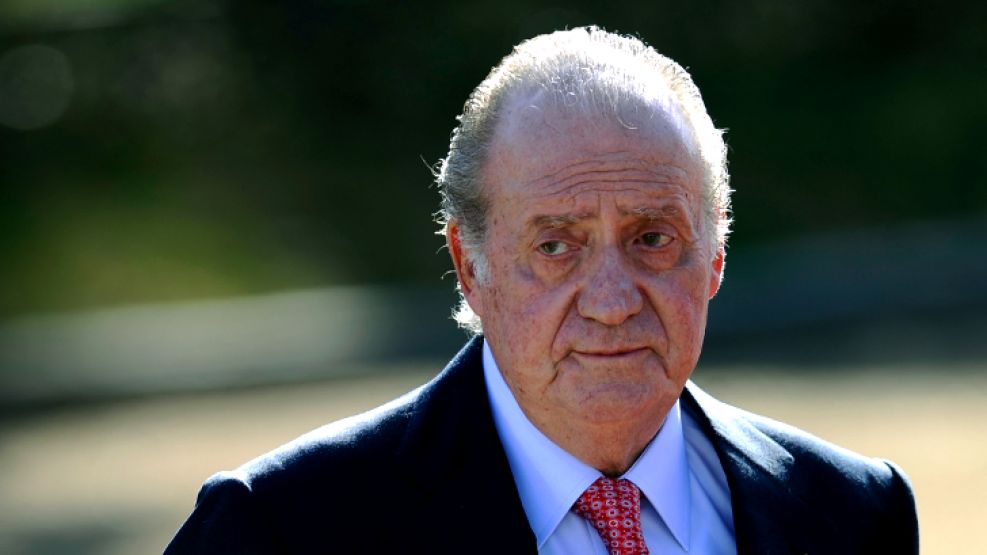 El rey Juan Carlos será sometido a una operación en su rodilla.