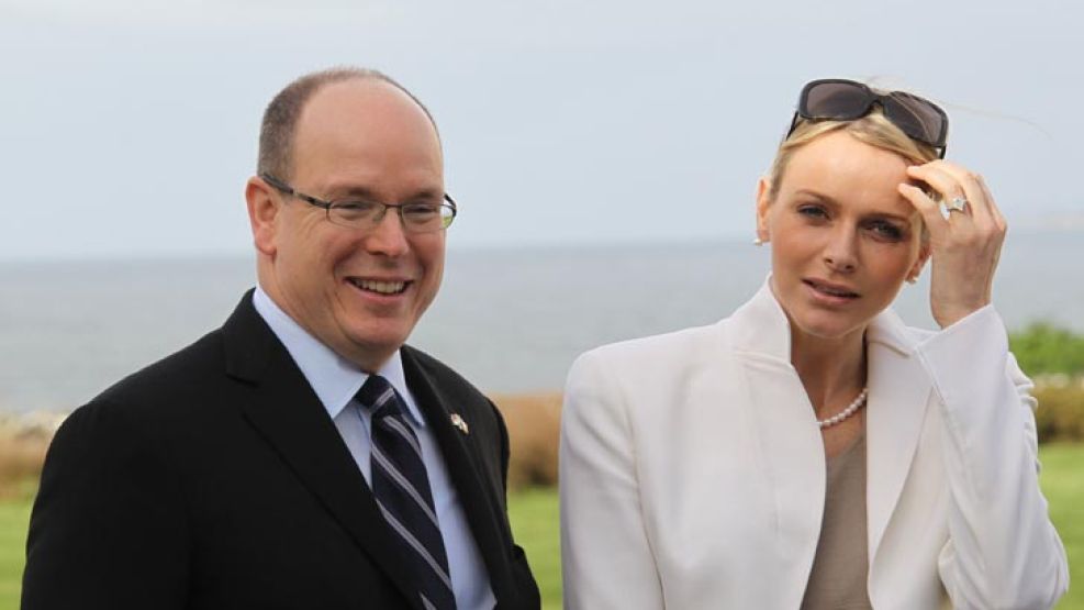 Alberto junto a Charlene Wittstock.