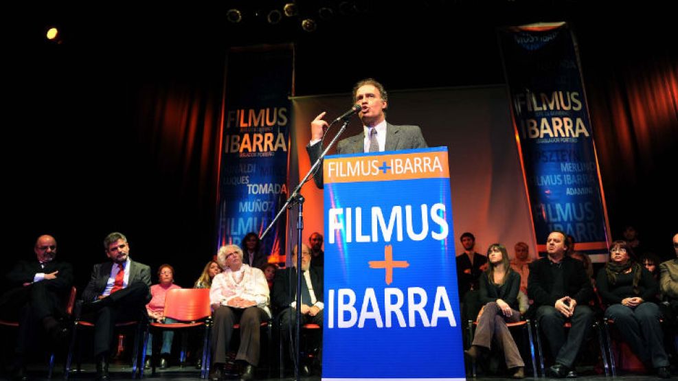 Ibarra, este lunes, al participar de la presentación de los candidatos a legisladores del Frente Progresista Popular, en el Teatro del Cubo. 