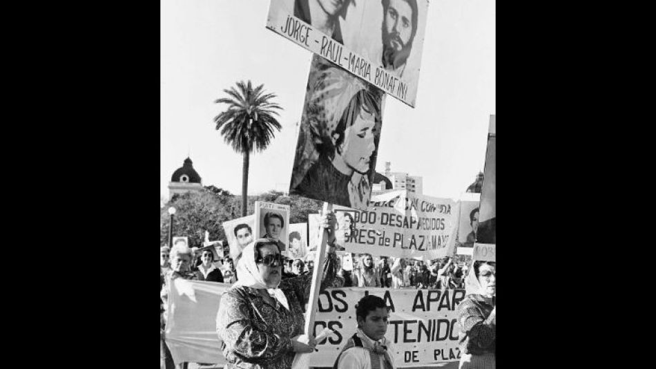 Años más tarde, Bonafini pediría en Plaza de Mayo por sus hijos, hoy desaparecidos.