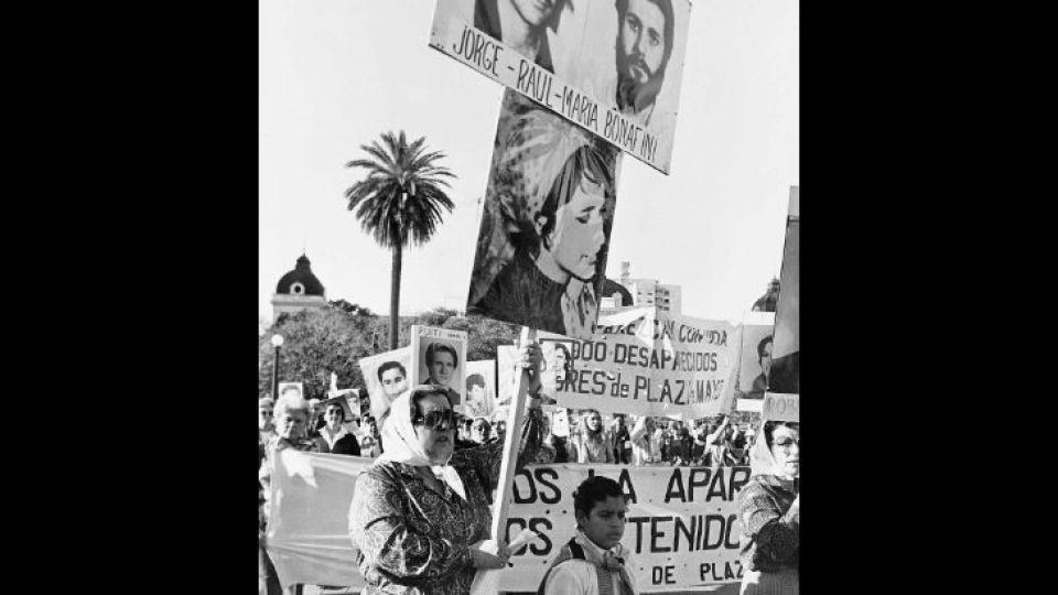 Años más tarde, Bonafini pediría en Plaza de Mayo por sus hijos, hoy desaparecidos.