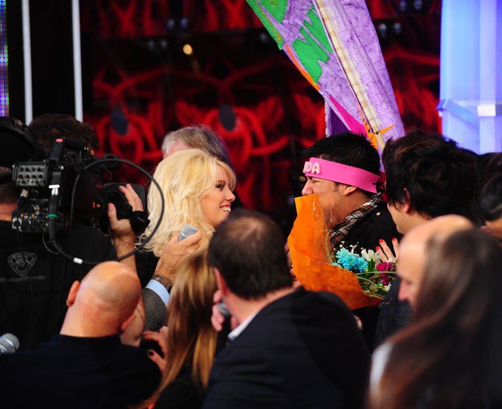 Wanda saluda a su fan en la tribuna