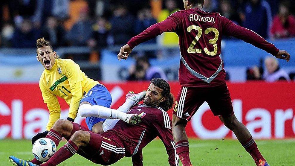 Los jugadores venezolanos celebran el empate ante Brasil.