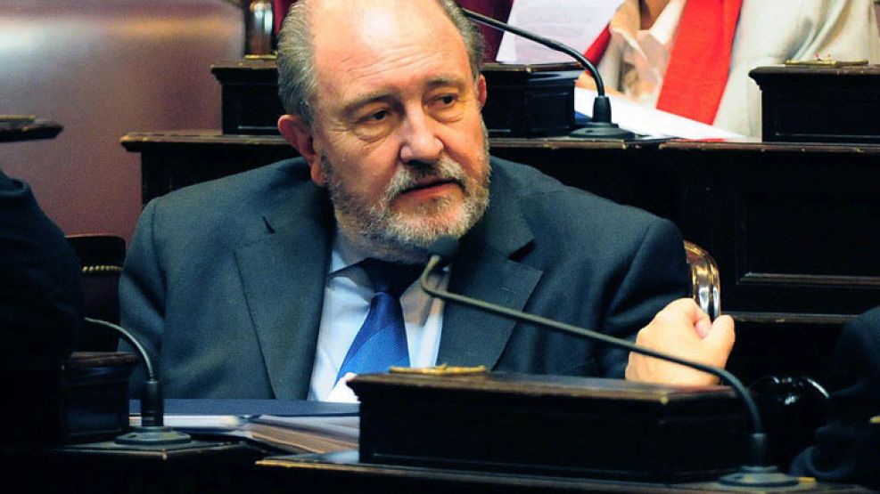 El senador Carlos Verna quería volver a la gobernación pampeana, pero las diferencias con el Gobierno se lo impidieron.