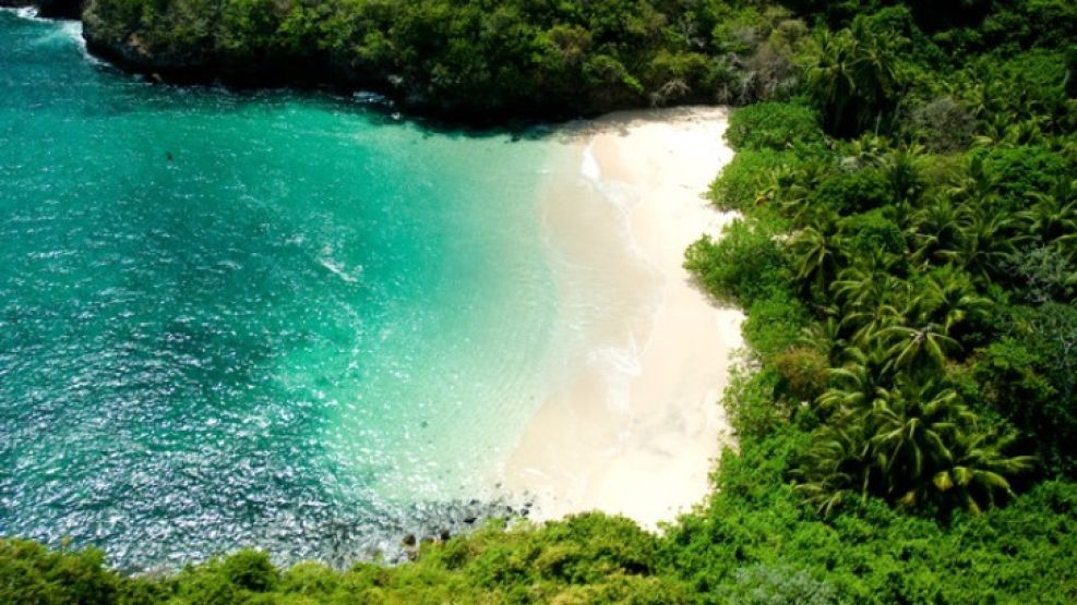 El archipiélago en su totalidad está conformado por 39 islas y 100 islotes localizadas en el corazón del golfo de Panamá.