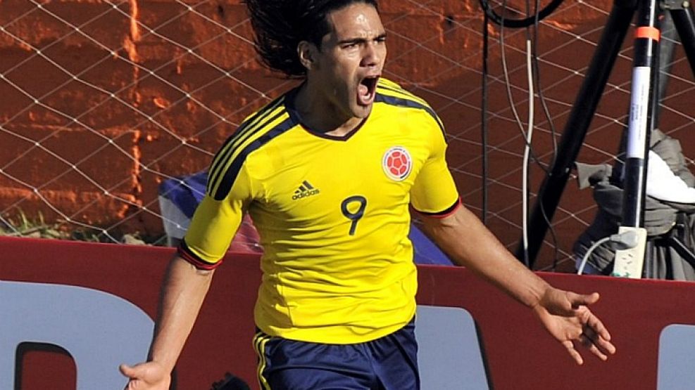 Falcao sale festejando tras convertir el primero de Colombia ante Bolivia.