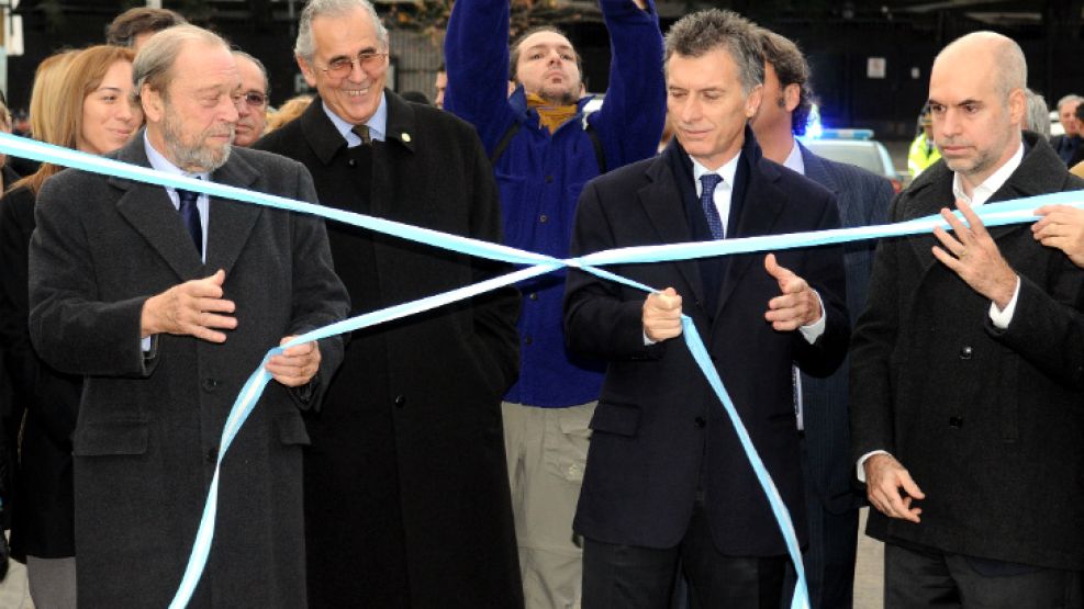 Mauricio Macri; Hugo Biolcati, presidente de la SRA; Lorenzo Basso, viceministro de Agricultura; Gerónimo Venegas, titular de UATRE; y otras autoridades.