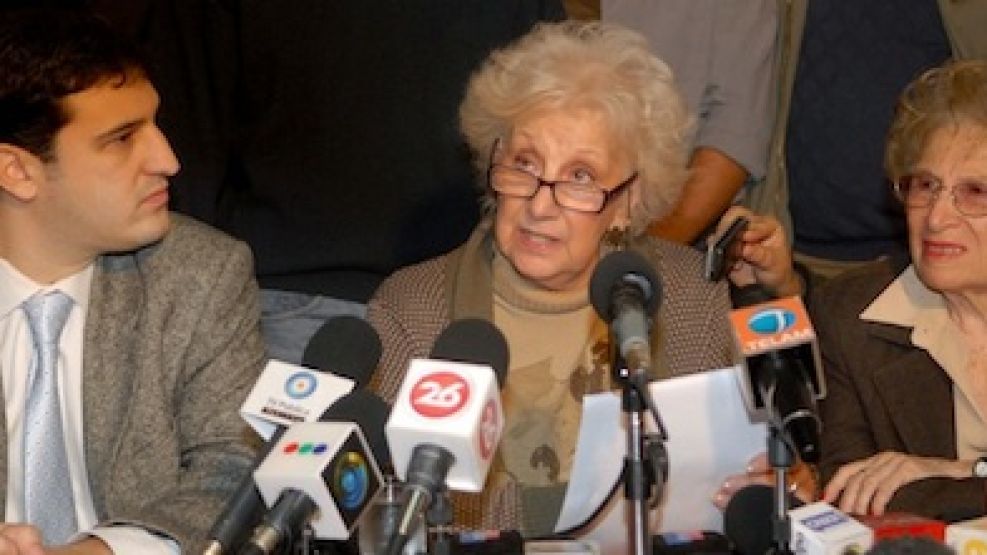 Estela de Carlotto junto al abogado de Abuelas, Alan Iud.