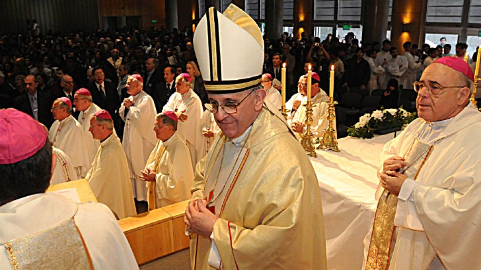 El cardenal Jorge Mario Bergoglio, arzobispo de Buenos Aires, y presidente de la Conferencia Episcopal Argentina, sería uno de los dirigentes alcanzados por el proyecto.