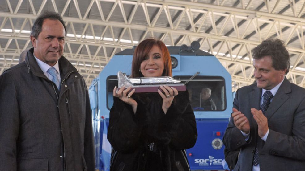 Cristina Kirchner fue en avión para la reinauguración de la terminal de Mar del Plata.