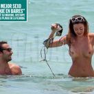 Karina Jelinek desnuda en el mar