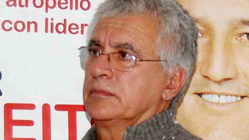 El candidato a vicegobernador de Río Negro, Julio Arriaga, fue herido en la cara durante un acto.