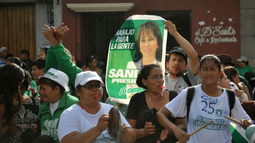 El fallo inapelable fue bien recibido por la oposición y algunos constitucionalistas. Mientras, el oficialismo busca rearmarse, ya sin candidato.