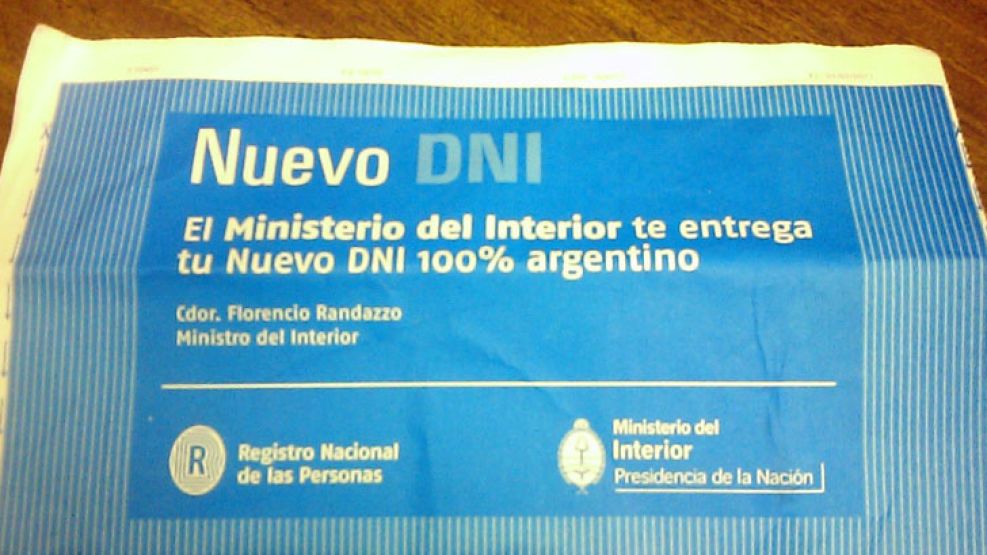 El nuevo DNI llega con la firma de Randazzo.