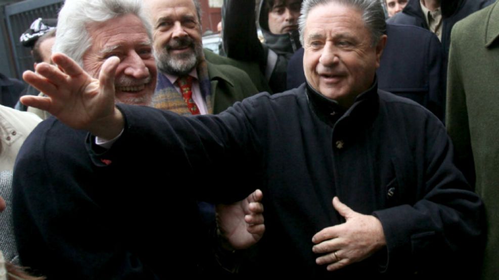 El precandidato a presidente por el Frente Popular, Eduardo Duhalde.