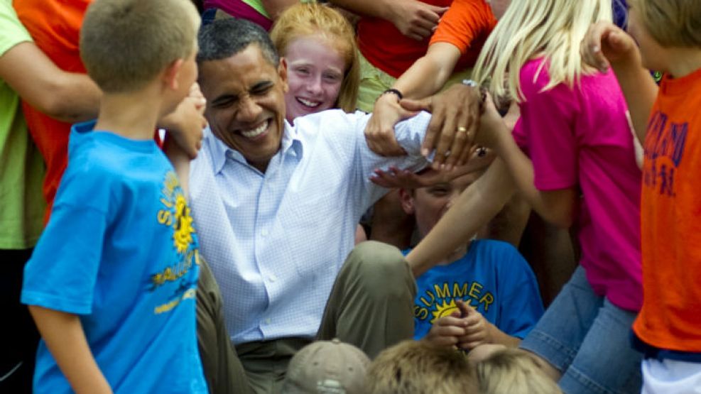 Obama se va de gira mientras intenta mejorar su frágil imagen después de la crisis