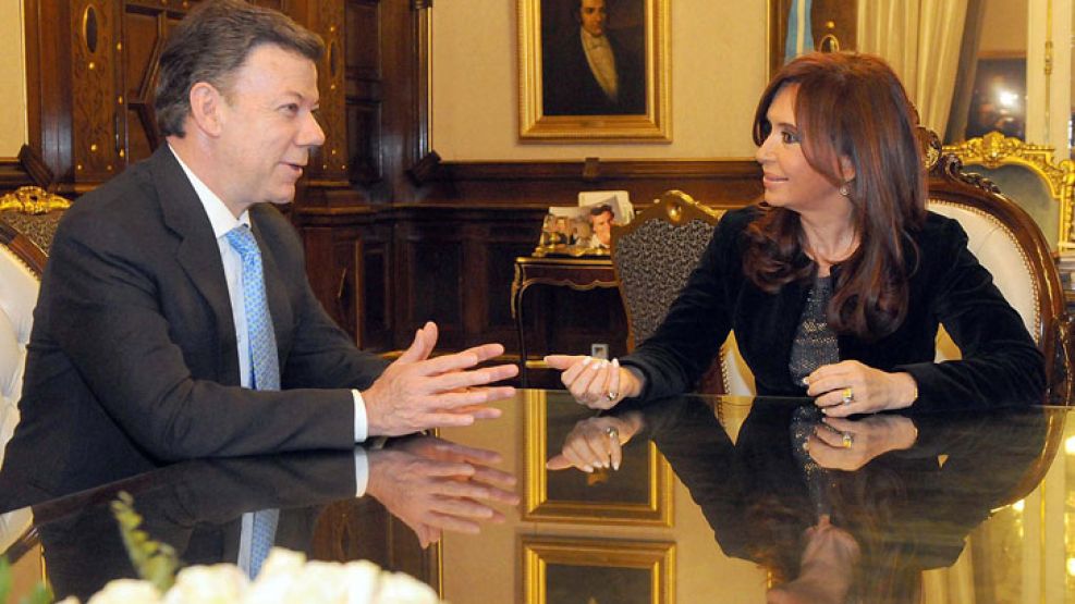 Santos y Fernández de Kirchner durante la visita del mandatario colombiano en 2010.